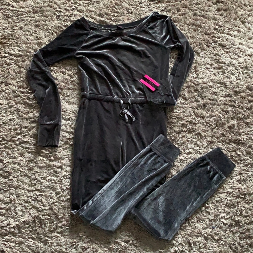 Brand new with tag. Off shoulders plush velvet rompers material is stretchable.